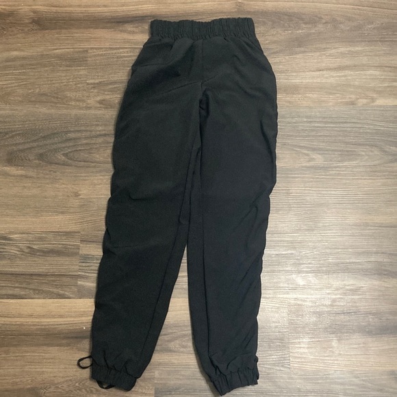 VHTF Nylon/Spndx pants w ties from sides of leg & @ bottom/ankle. EUC Size YL.